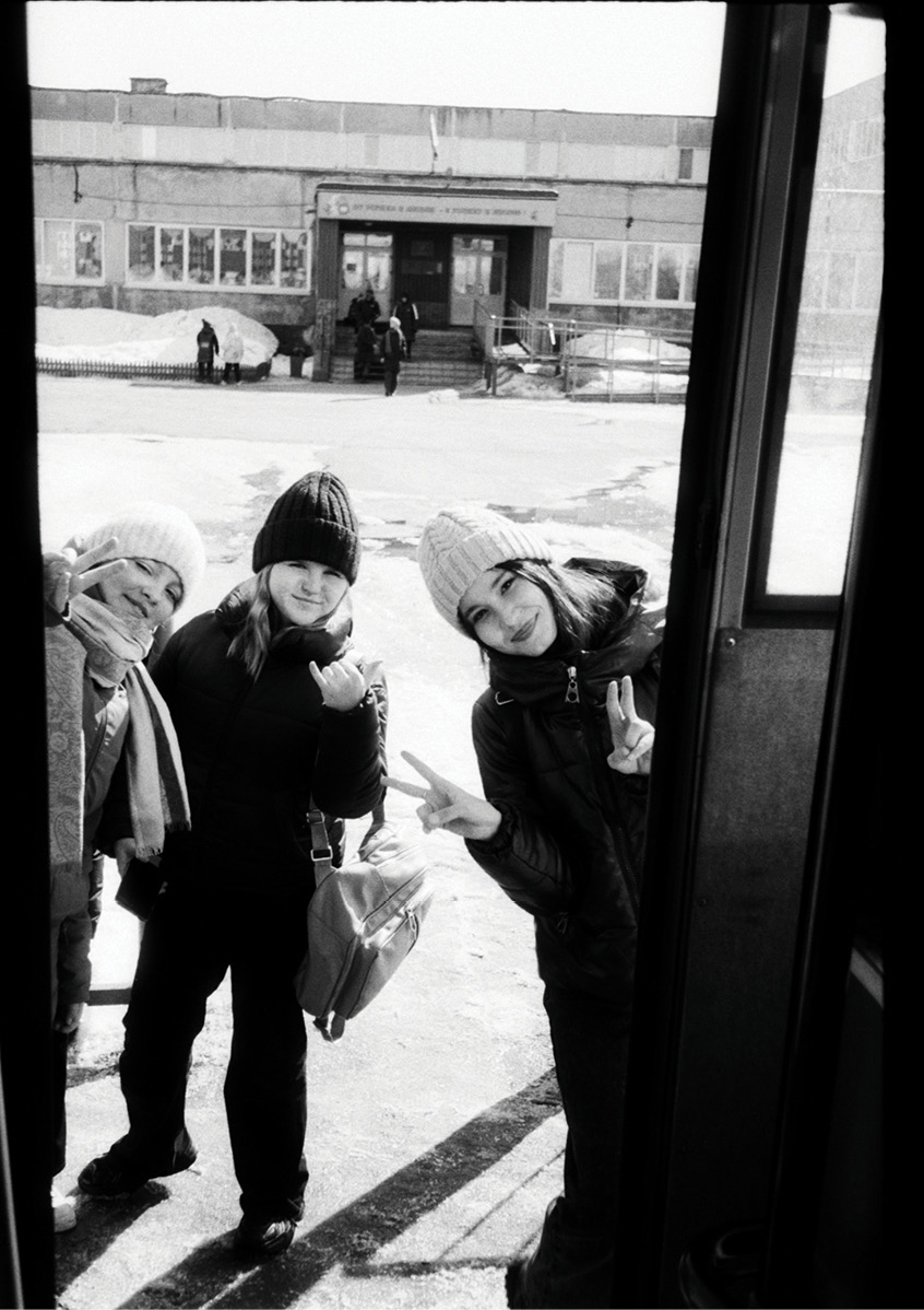 Kids greeting a bus.