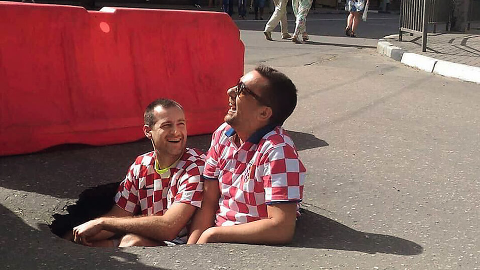 Croatians in pothole
