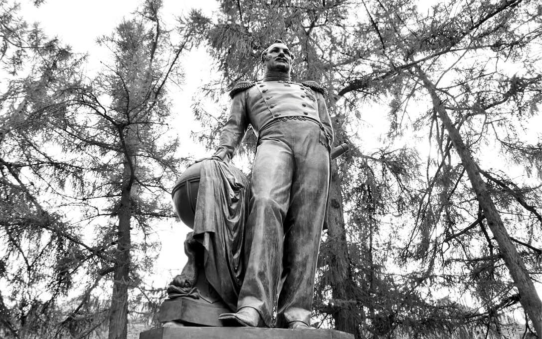 Statue of Bellingshausen