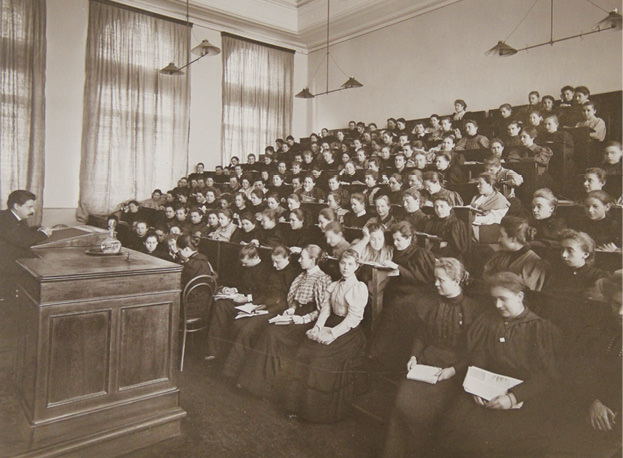 Women at Bestuzhev courses
