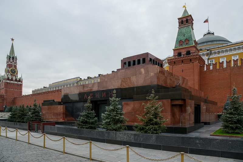 One Hundred Years of Lenin's Tomb