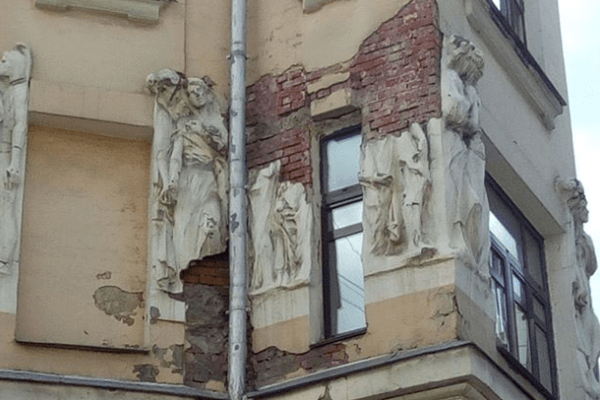 Parties with Putin and the Ruins of Literature