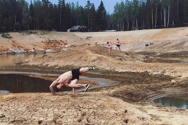 Missing Lakes, Concert Mistakes, and Séances with Darwin