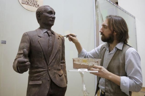 13 Crazes Proving Putinmania Is Here to Stay