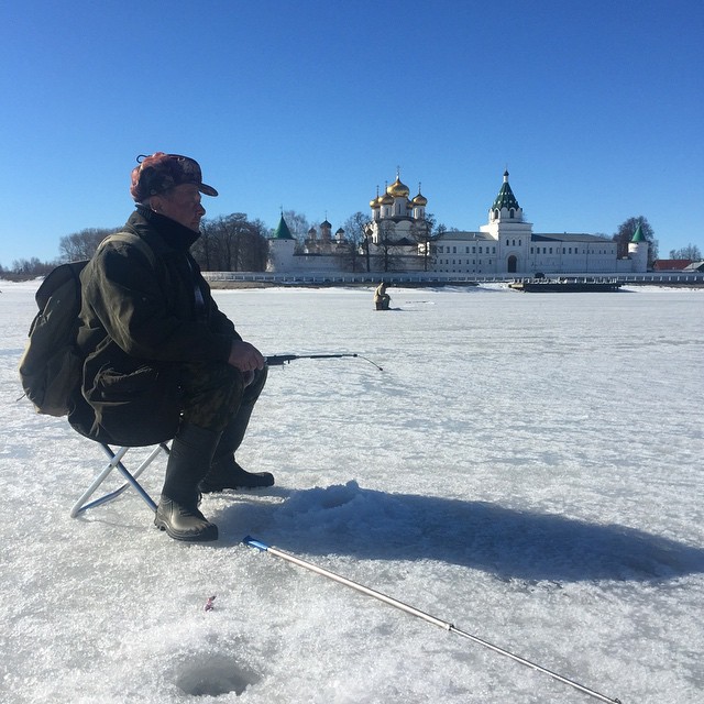 Ice fishing across Russia - Euro Gunzel