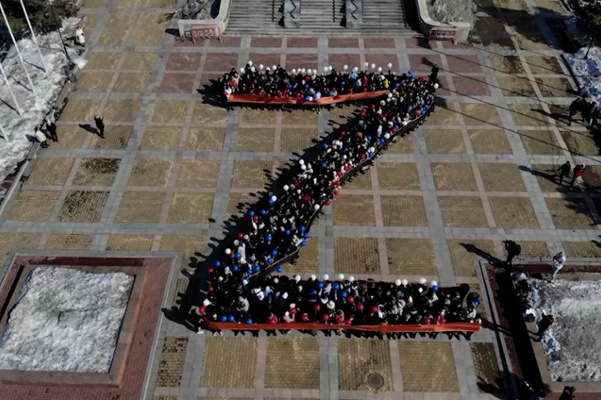 Schoolchildren in Pro-War Volunteering