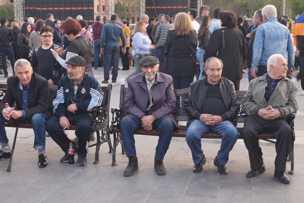 Friends to the Friend Who Isn't There: Armenians Welcome Fleeing Russians