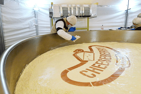 The Biggest Cheesecake, The Artsiest Robot, and The Spaciest Station