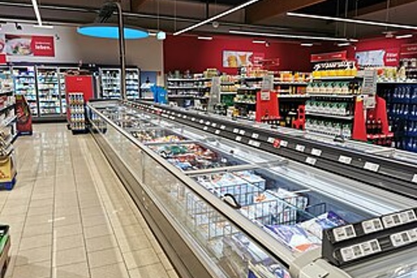 Russian Engineer, German Cashier